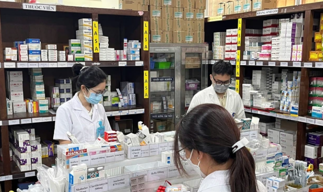 Thông tuyến 'thuốc bệnh viện', người bệnh hưởng lợi